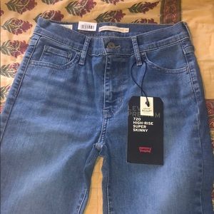 Levi’s 720 high rise super skinny jeans